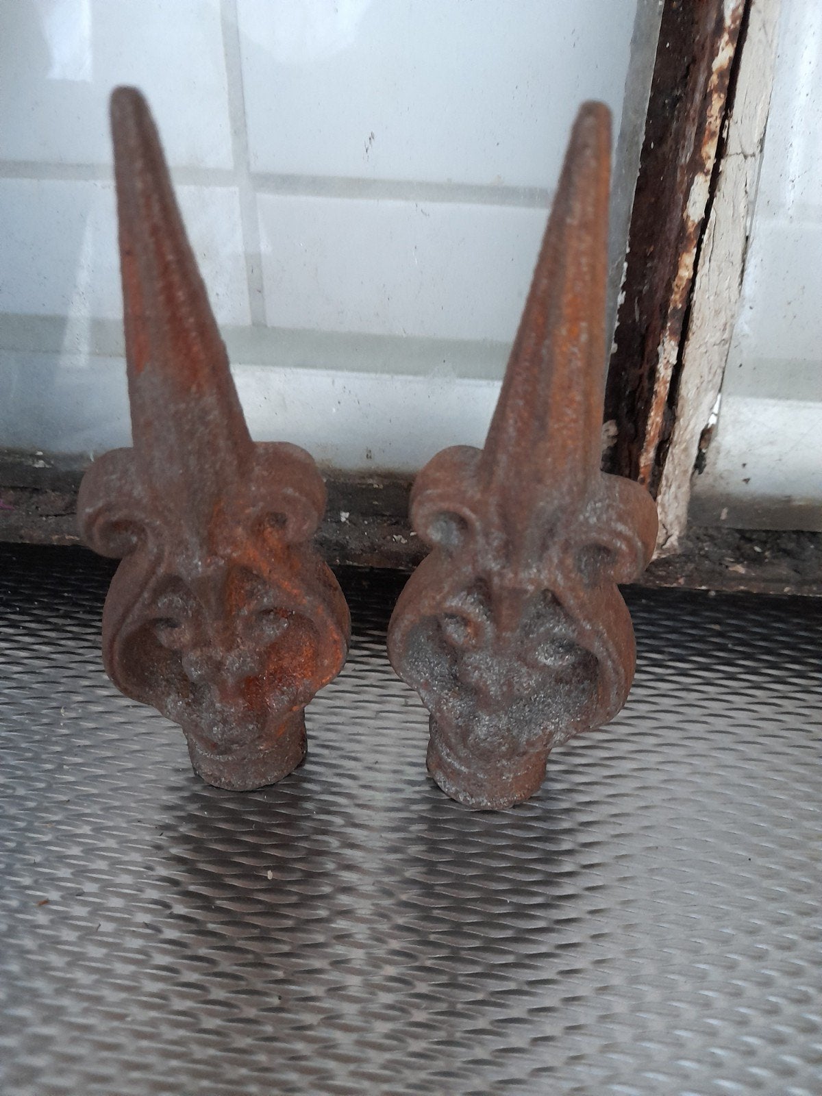 antieke gietijzeren Franse lelie ornamenten, Tuin en Terras, Ophalen of Verzenden, Gebruikt
