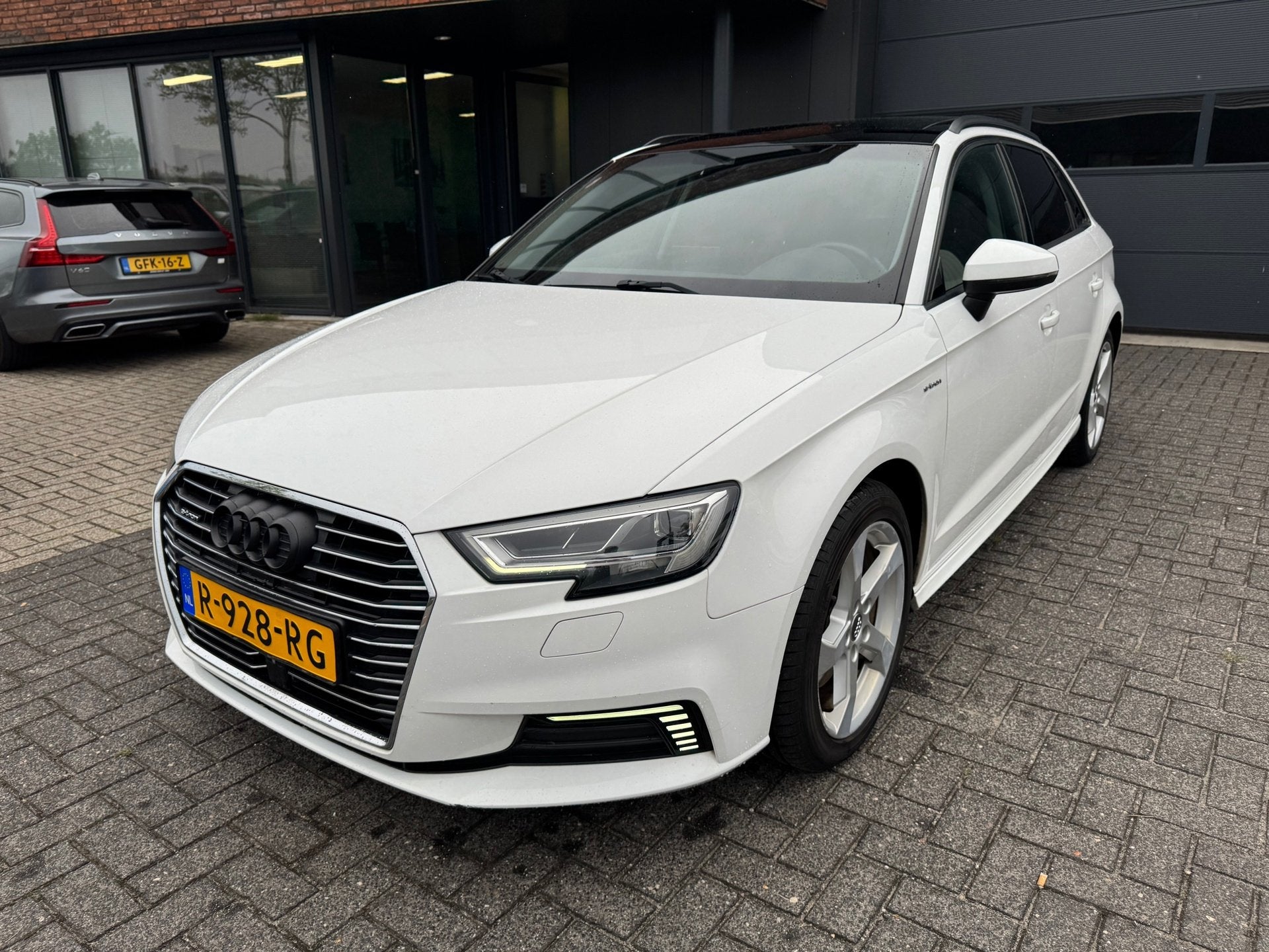 Audi A3 Sportback 1.4 e-tron Sport FACELIFT PANO CAMERA CRUI, Gebruikt, Euro 6, 4 cilinders, 150 pk