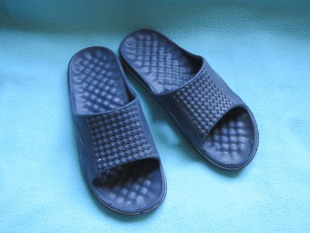 Blauwe badslippers maat 41, Kleding | Heren, Schoenen, Slippers, Blauw, Ophalen of Verzenden, Zo goed als nieuw