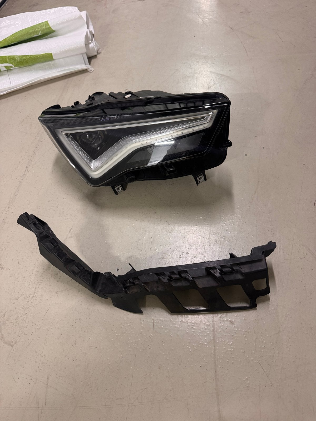Koplamp rechts voor Seat Ateca / Cupra Ateca (Gebruikt), Ophalen, Gebruikt, Seat