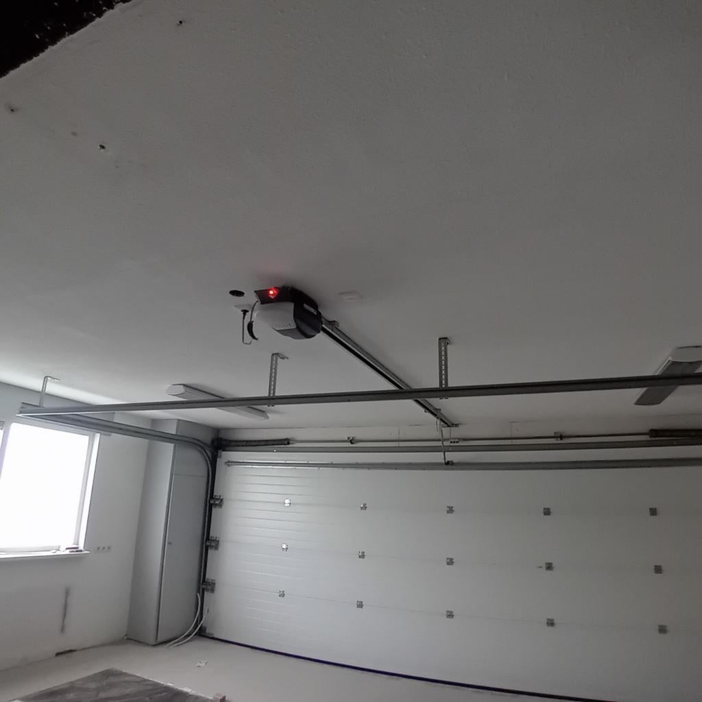 Garagedeur met elektrische opener - Europe Doors, Doe-het-zelf en Verbouw, Deuren en Horren, Zo goed als nieuw, Garagedeur, 215 cm of meer