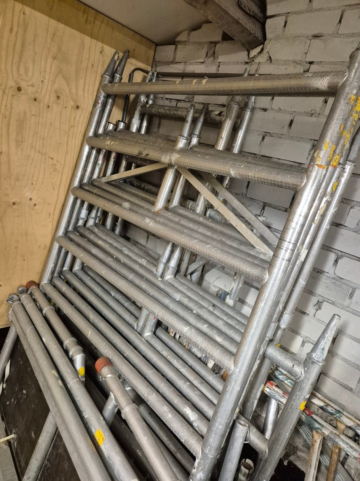 Dikke aluminium rolsteiger -, Doe-het-zelf en Verbouw, Steigers, Ophalen of Verzenden, Gebruikt, Rolsteiger of Kamersteiger, 5 meter of hoger