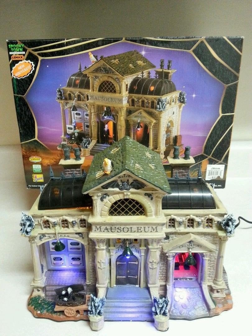 GEZOCHT : lemax Spooky Town Rest in Pieces Mausoleum, Verzamelen, Ophalen of Verzenden, Zo goed als nieuw