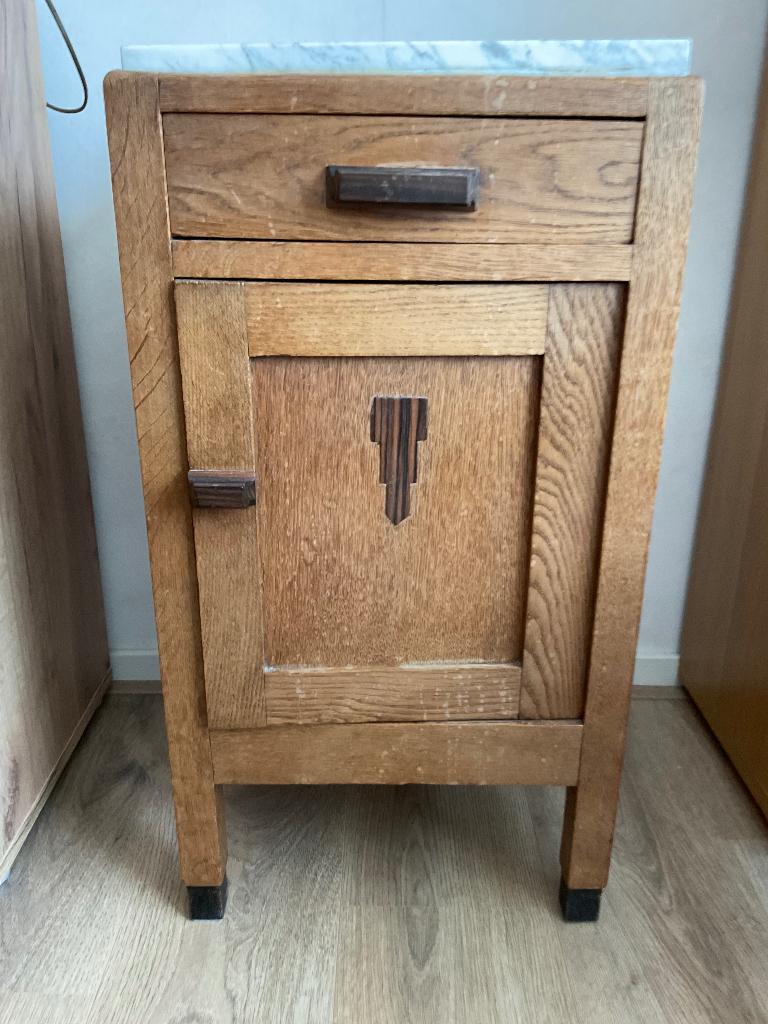 Leuk nachtkastje met marmeren blad, Huis en Inrichting, Ophalen, Gebruikt, Minder dan 45 cm, 55 tot 70 cm