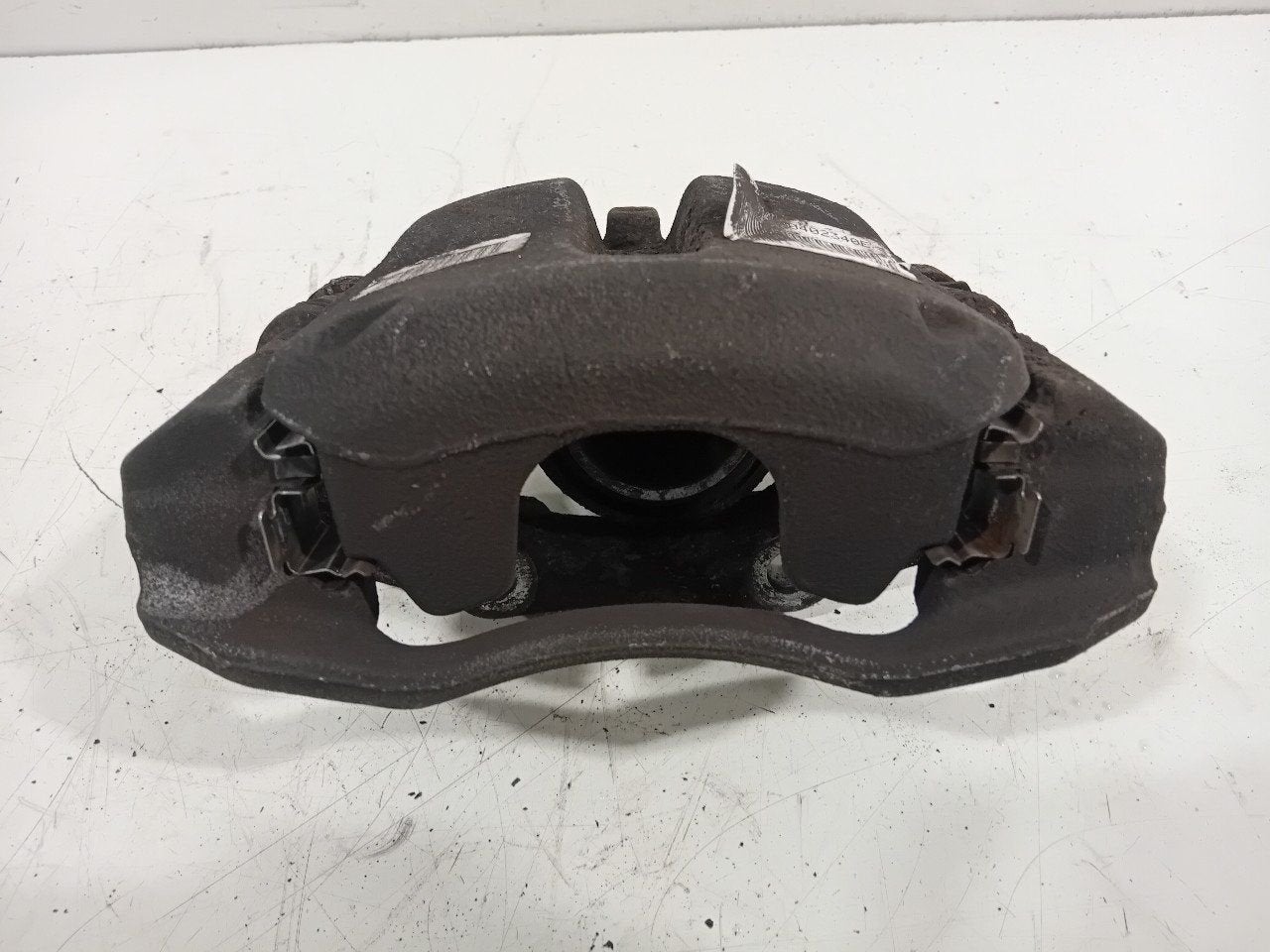 Remklauw rechts voor Peugeot 2008, Onderdelen@venauto.nl, Van der Ven Autorecycling B.V., Gebruikt, Ettenseweg 76, 4706 PB Roosendaal, The Netherlands
