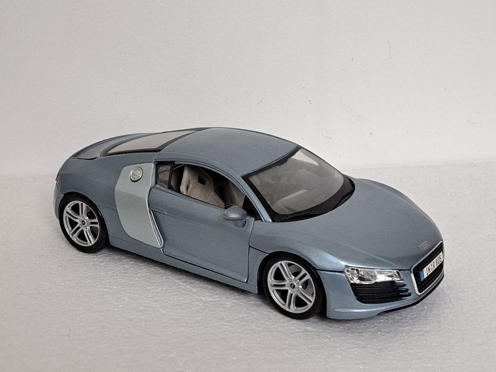 Audi R8 V8 grijs blauw 1/18 Maisto , sale, Ophalen of Verzenden, Gebruikt, Auto, Maisto