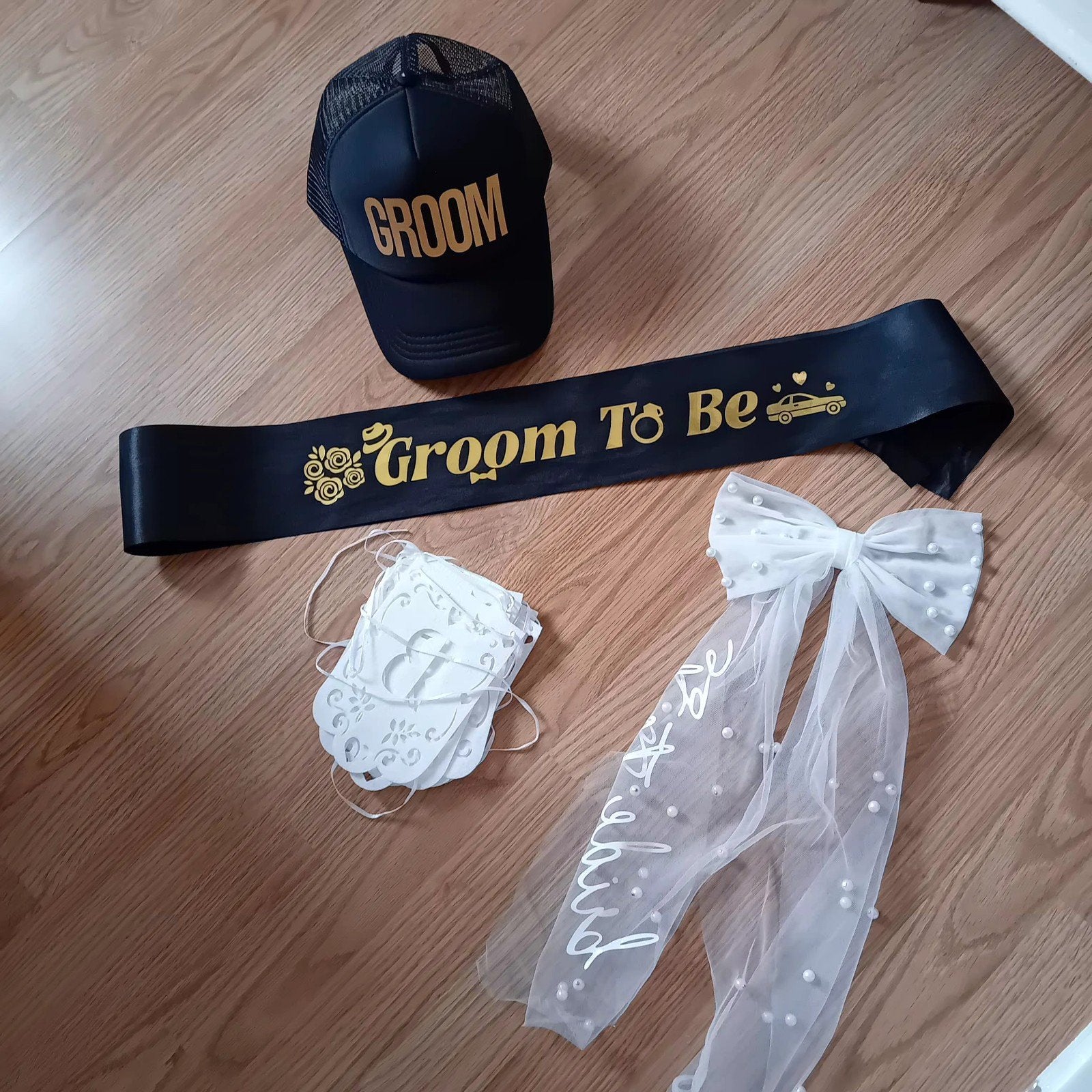 Bruiloft Feestartikelen: Groom & Bride To Be Set, Ophalen of Verzenden, Zo goed als nieuw, Feestartikel, Geboorte of Huwelijk