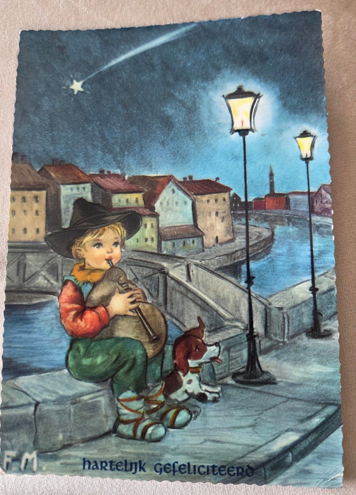 Oude ansichtkaart: Jongen met doedelzak en hond, Verzamelen, Verzenden, 1940 tot 1960, Gelopen, Kinderen