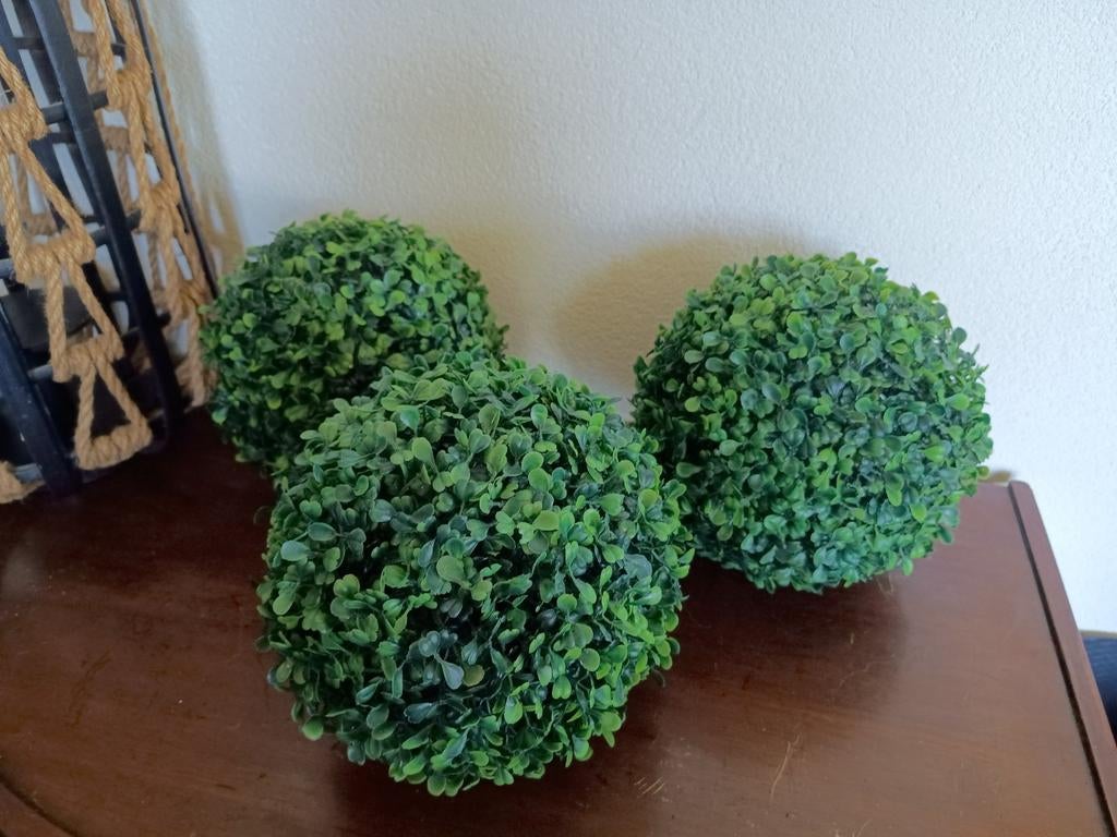 Kunst buxus bollen 3 stuks, Ophalen, Zo goed als nieuw