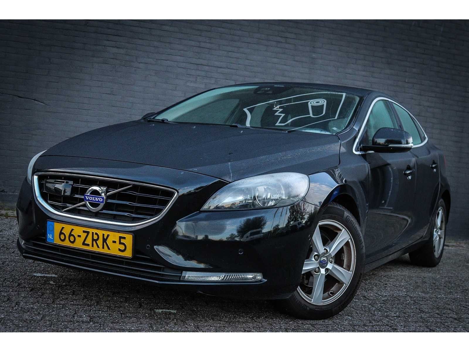 Volvo V40 1.6 D2 Momentum*, 66-ZRK-5, Auto's, Voorwielaandrijving, Euro 5, 28 km/l, Gebruikt