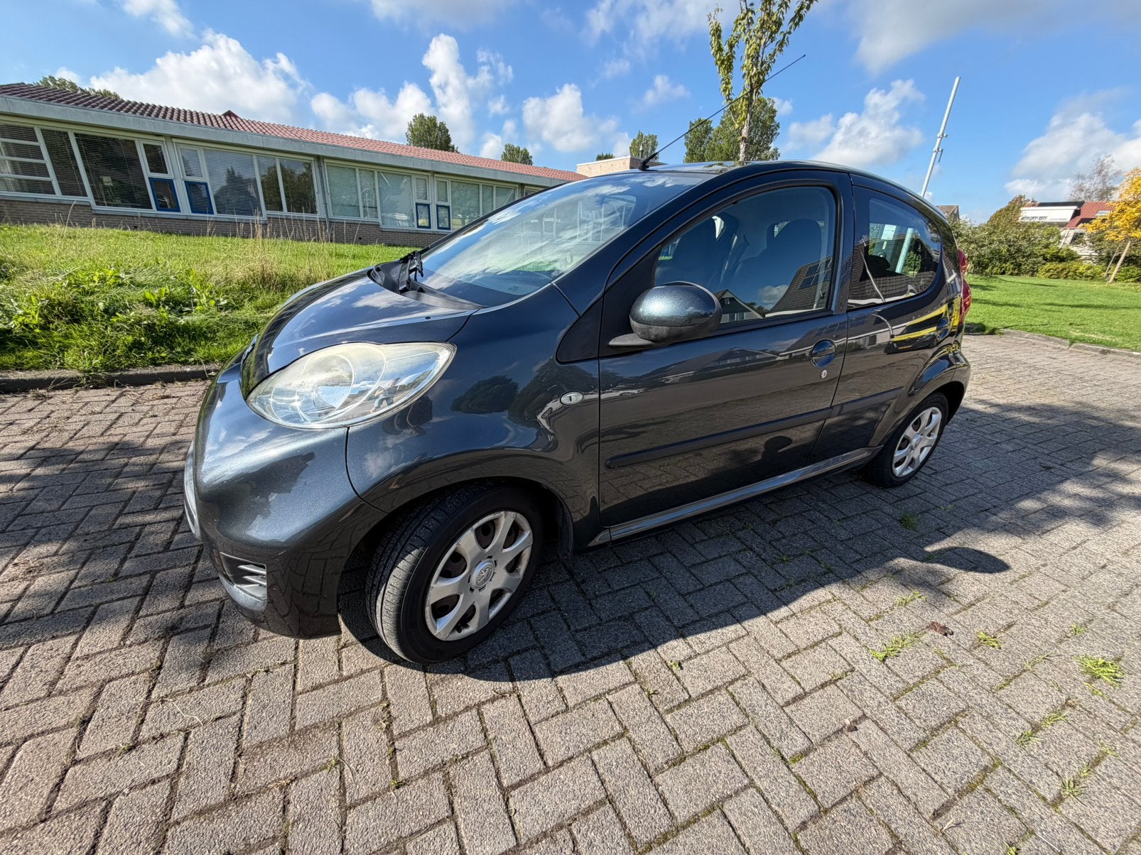 Peugeot 107 1.0 12V 5DR 2011 Grijs, Auto's, Voorwielaandrijving, 4 stoelen, 68 pk, Origineel Nederlands