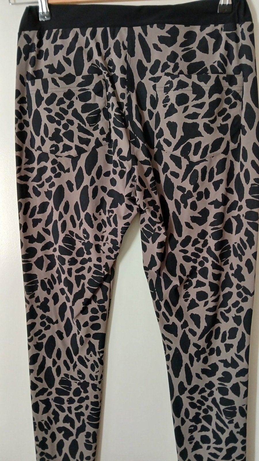 travelbroek maat s, van studio anneloes zwart met taupe kleu, Kleding | Dames, Studio Anneloes, Ophalen, Zo goed als nieuw, Maat 36 (S)