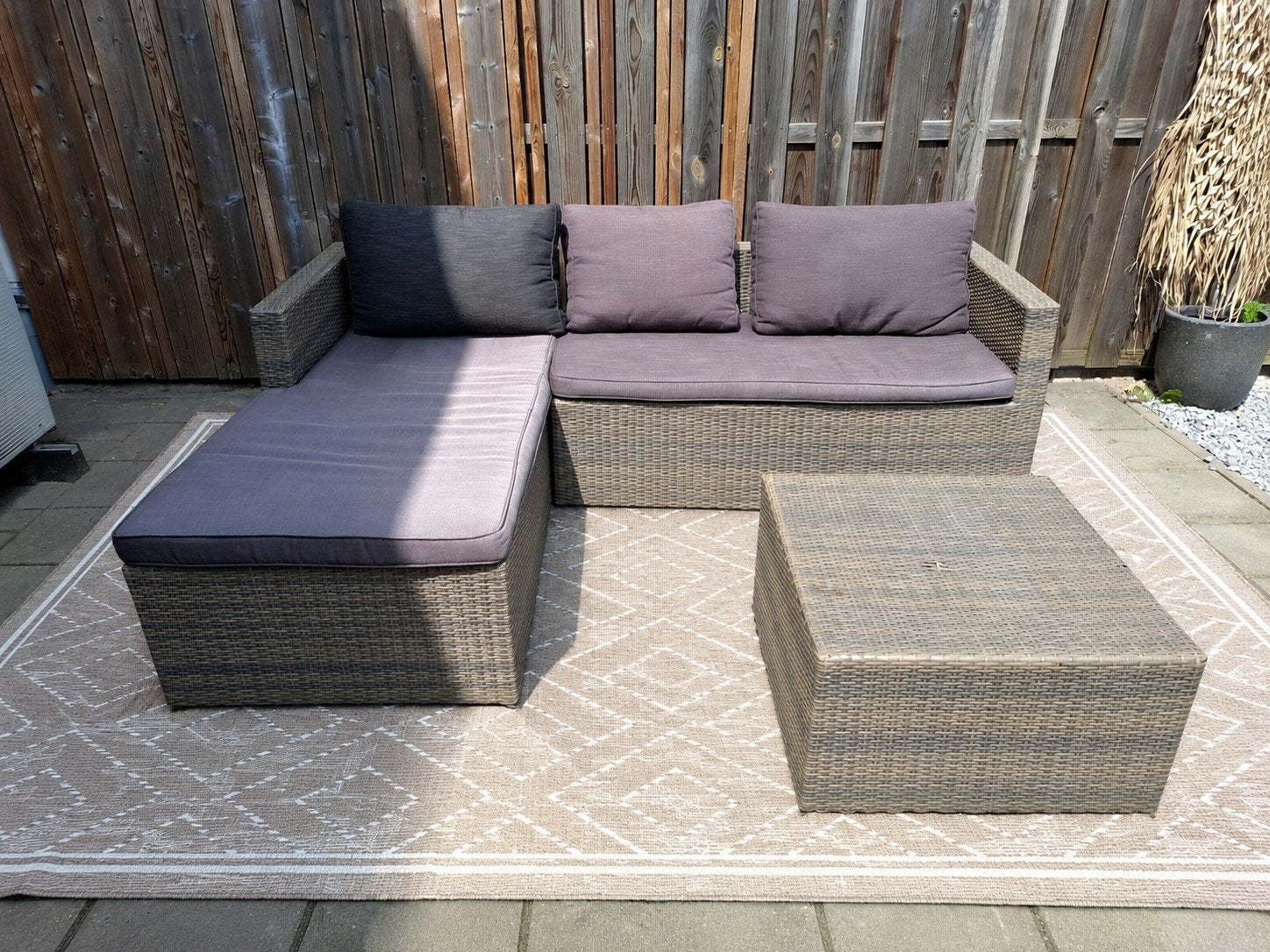 Loungeset met tafel - Goed voor een tweede ronde, Ophalen, Gebruikt, Kunststof, Bijzettafel