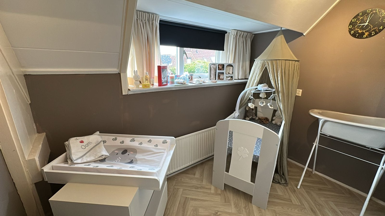 TE KOOP, baby bedje / klamboe / commode, Ophalen, Zo goed als nieuw, Ledikant