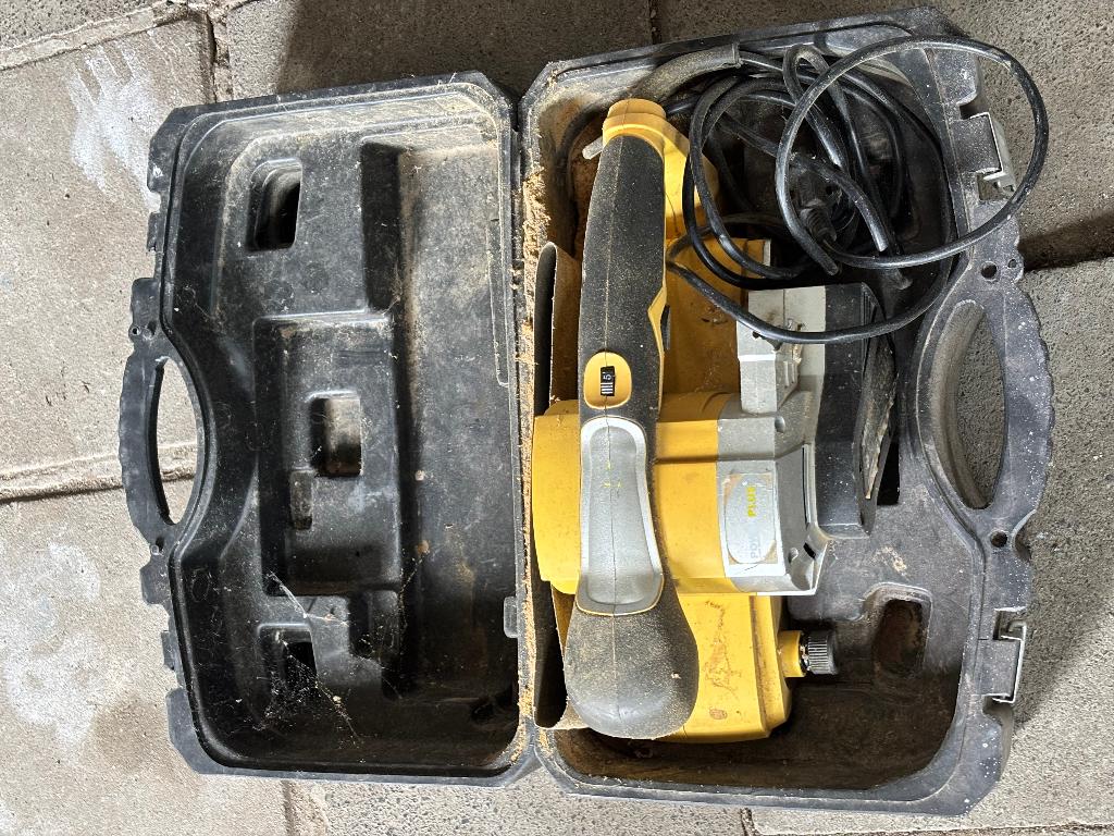 Powerplus elektrische bandenschuurmachine, Ophalen, Zo goed als nieuw, 600 tot 1200 watt, Bandschuurmachine