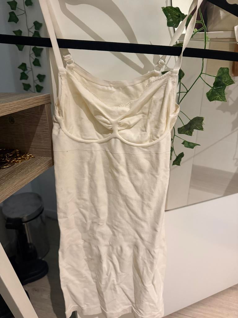 Beige corrigerende top met spaghettibandjes, Kleding | Dames, Maat 38/40 (M), Beige, Ophalen of Verzenden, Zonder mouw