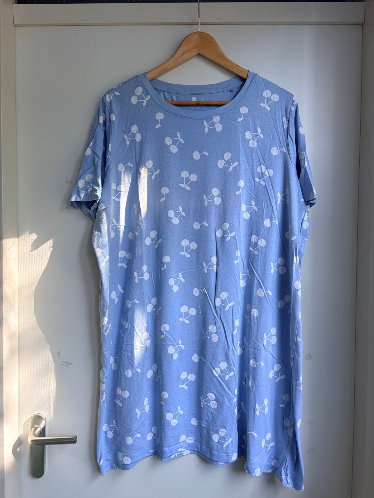 Hema nachtjapon XL lichtblauw met witte kersjes, Ophalen of Verzenden, Gedragen, Maat 46/48 (XL) of groter