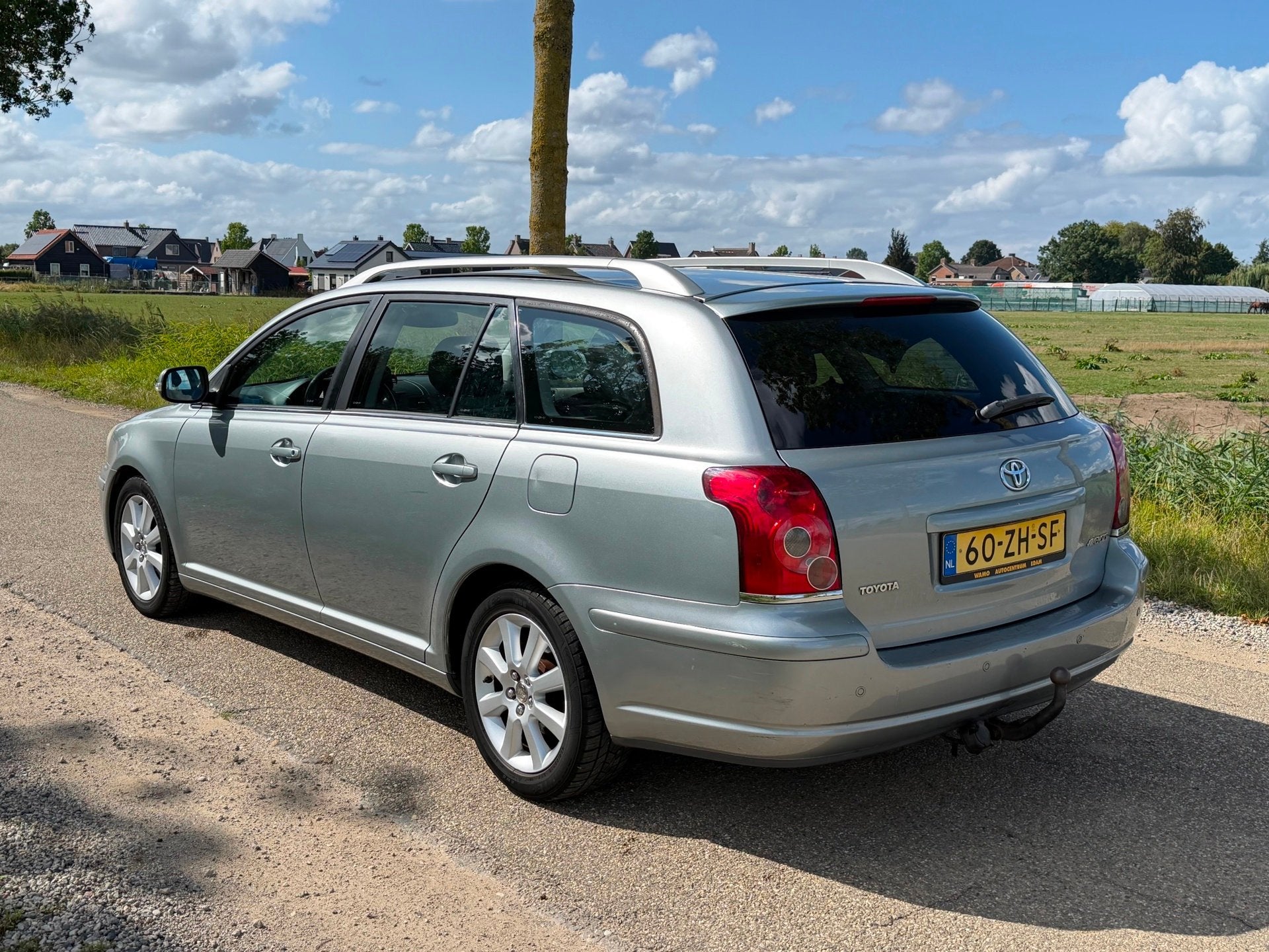 Toyota Avensis Wagon 1.8 VVTi Luna APK 04-2027 NAP Airco, Auto's, Voorwielaandrijving, Zwart, 4 cilinders, Handgeschakeld