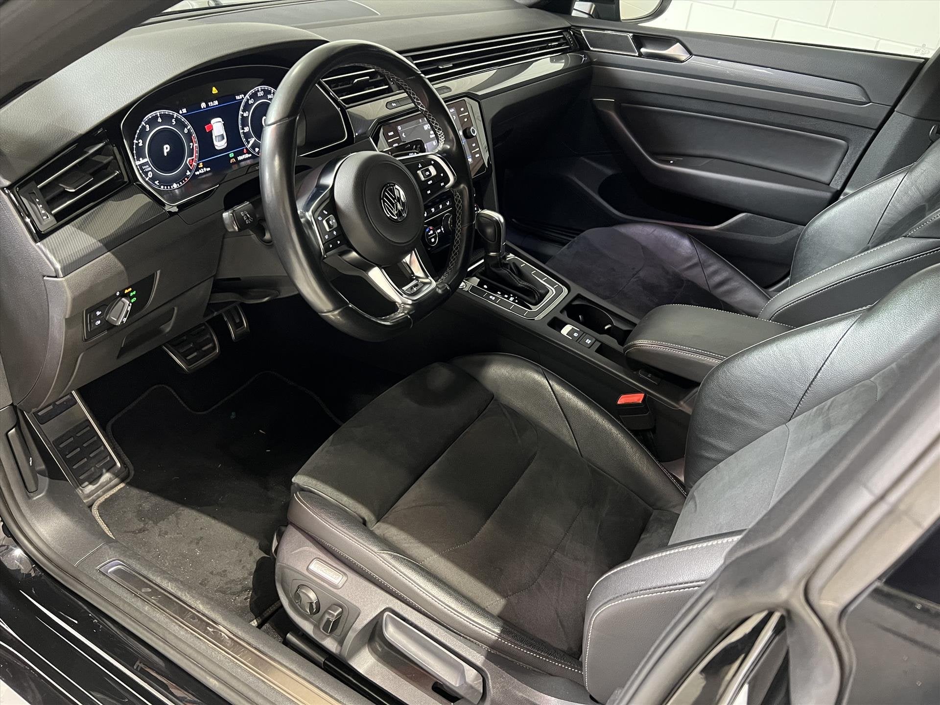 VOLKSWAGEN Arteon 1.5 TSI 150pk Business R, Led, ACC, Digi-, Auto's, Arteon, 4 cilinders, 150 pk, Zwart
