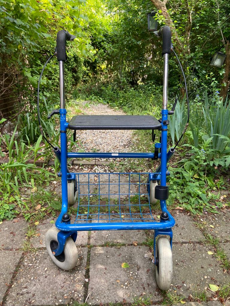 Rollator blauw goed rijdend Nijmegen Oost, Diversen, Ophalen, Zo goed als nieuw
