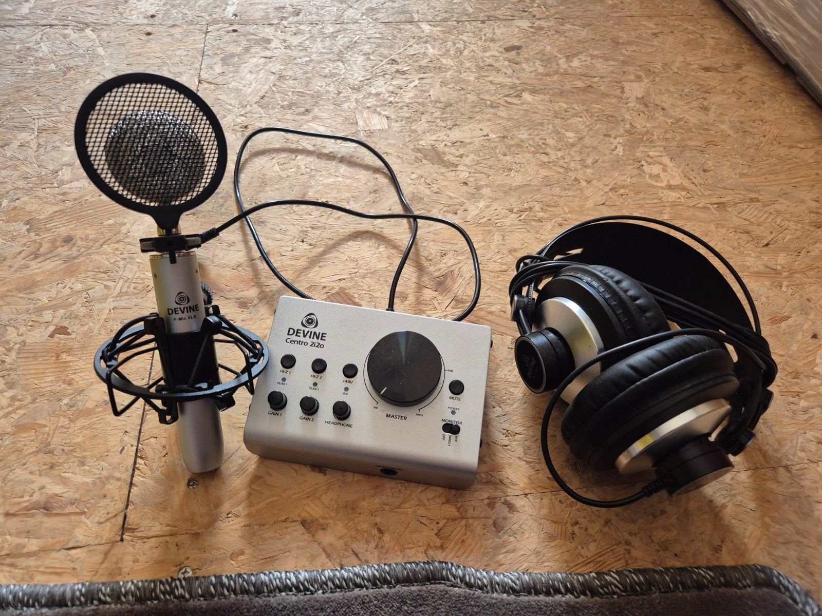 Devine Centro Audio Interface met Microfoon en Koptelefo, Ophalen, Zo goed als nieuw, Studiomicrofoon