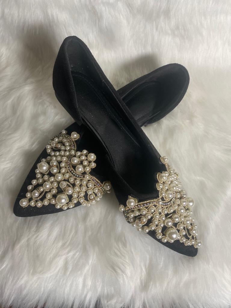 Elegante zwarte ballerina's met parels, Kleding | Dames, Schoenen, Ophalen of Verzenden, Zo goed als nieuw, Zwart, Ballerina's
