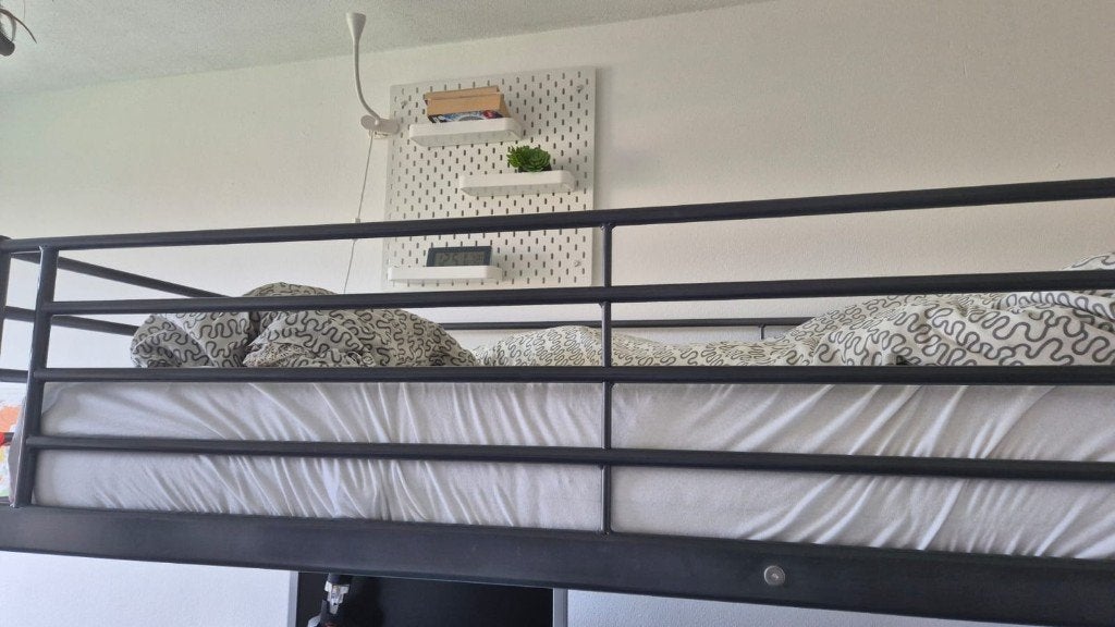 Svarta hoogslaper (Ikea), 1-persoons, Huis en Inrichting, Slaapkamer | Stapelbedden en Hoogslapers, Gebruikt, Hoogslaper, 90 cm