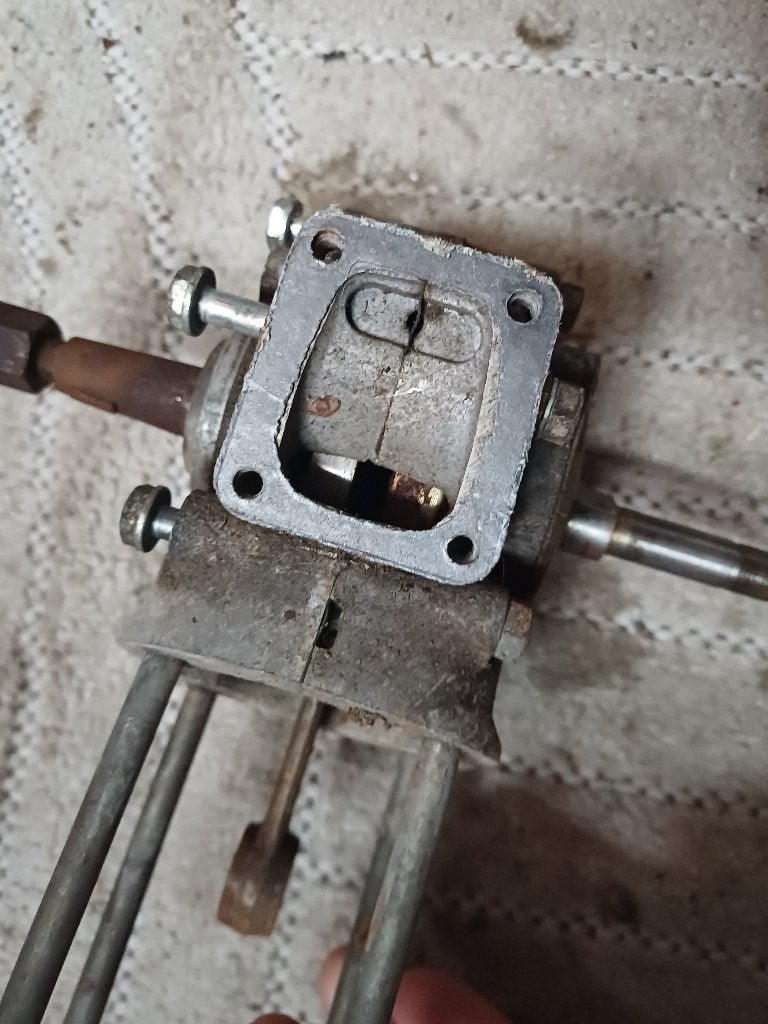 Peugeot 102 of 103 blok deel gebruikt krukas draait rond, Ophalen of Verzenden, Gebruikt, Blok, Overige merken