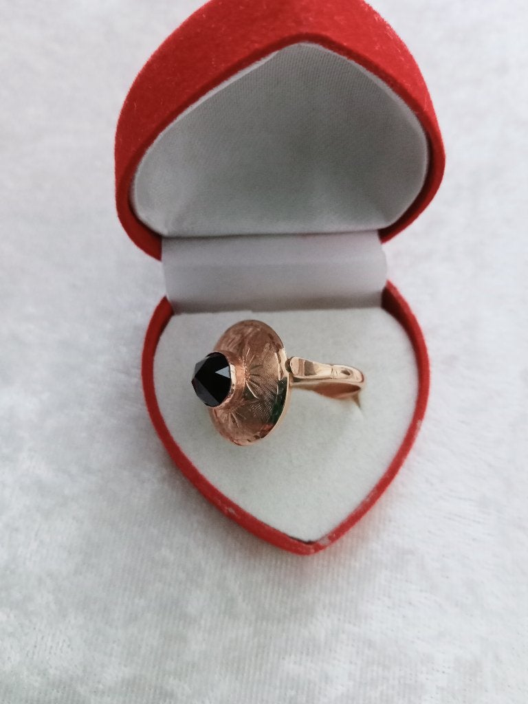 Mooie ronde 14 karaat gouden ring met granaat - maat 18, Ophalen of Verzenden, Goud, Ring, Met edelsteen