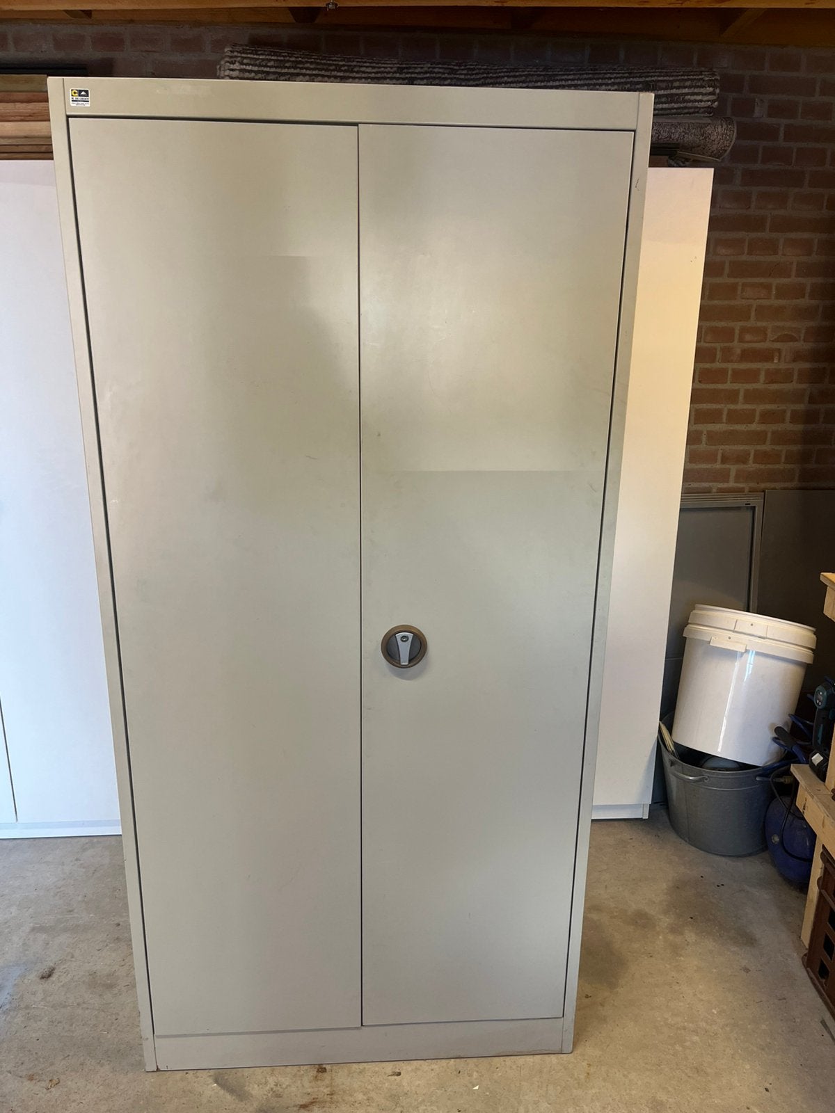 Nette stalen werkplaats/garage kast., Huis en Inrichting, Kasten | Roldeurkasten en Archiefkasten, Ophalen, Gebruikt, Meerdere deuren