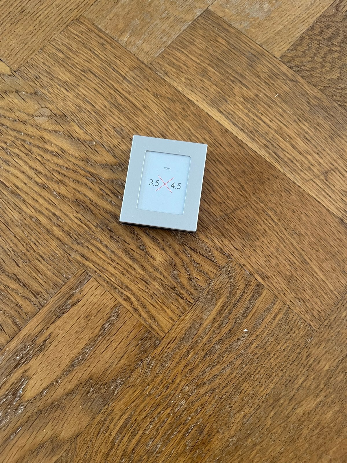 Grijs fotolijstje voor kleine foto's (3.5 x 4.5 cm), Huis en Inrichting, Woonaccessoires | Lijsten, Ophalen, Gebruikt, Overige materialen