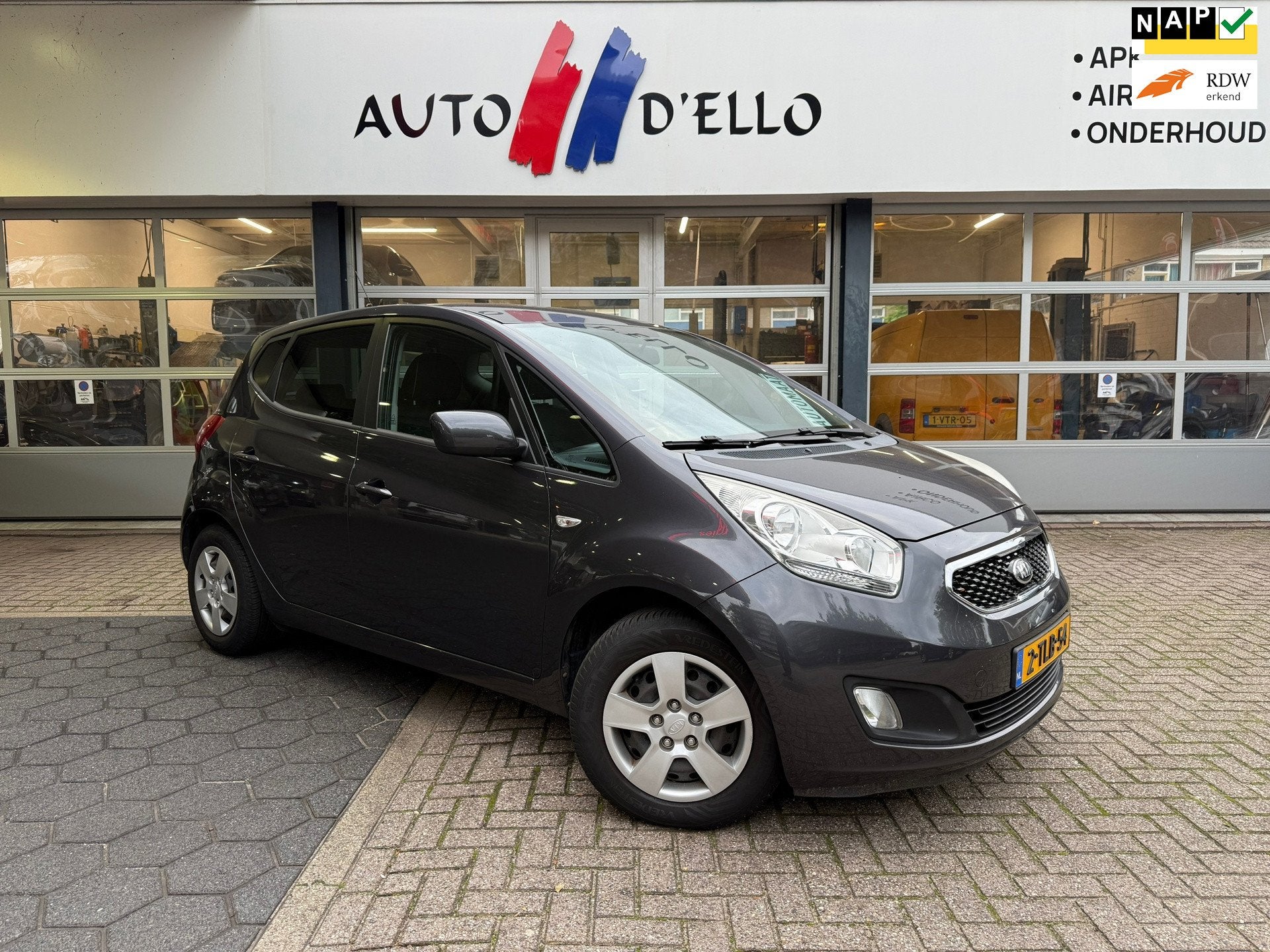 Kia Venga 1.6 CVVT 20th Anniversary AUTOMAAT|CAMERA|AIRCO, Auto's, Euro 5, 4 cilinders, Origineel Nederlands, Bedrijf
