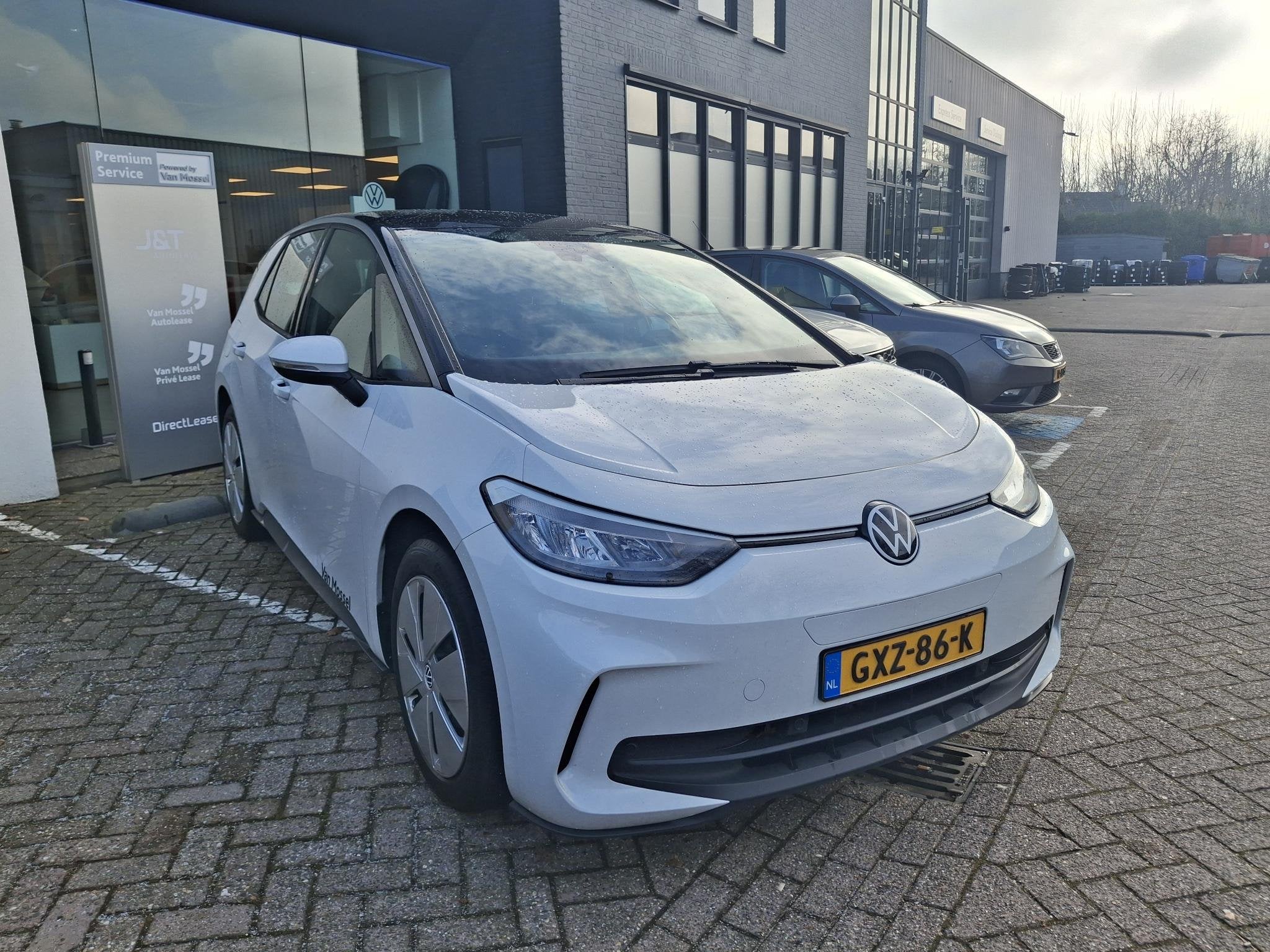 Volkswagen ID.3 Pure Oranje Edition 52 kWh | DEMO | PARKEERS, Automaat, 12 maanden, Parkeersensor, ID.3