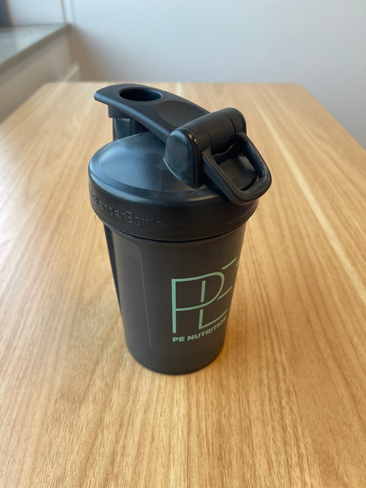 PE Nutrition BlenderBottle Shaker - Zwart, Ophalen of Verzenden, Gebruikt