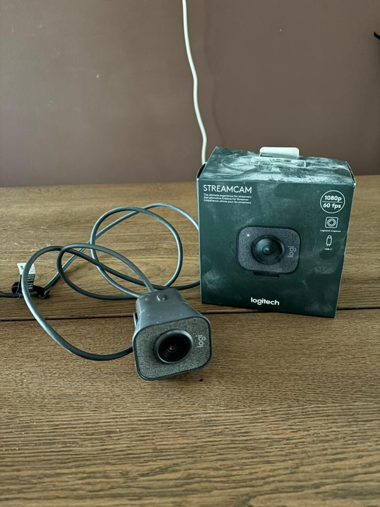 Logitech StreamCam, Computers en Software, Webcams, Ophalen of Verzenden, Zo goed als nieuw, Windows, Monitorclip