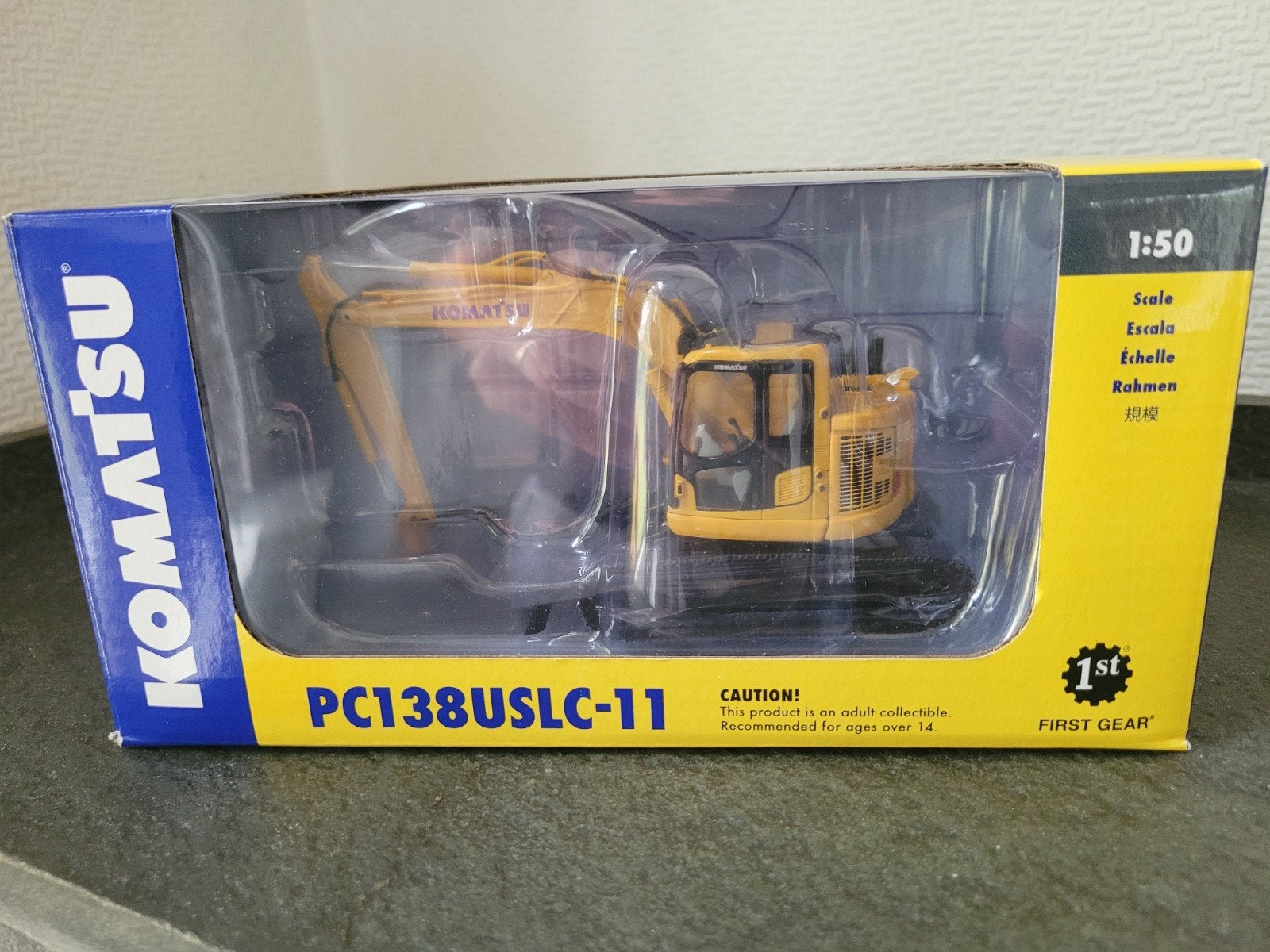 Komatsu pc 138 us lc11 first gear, Hobby en Vrije tijd, Modelauto's | 1:50, Ophalen of Verzenden, Nieuw, Bus of Vrachtwagen