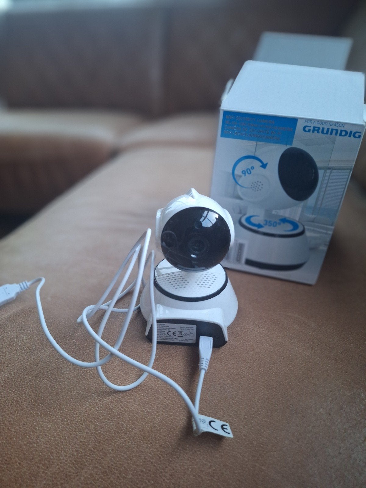 Grundig Wifi Beveiligingscamera - Binnencamera, Ophalen of Verzenden, Zo goed als nieuw, Binnencamera