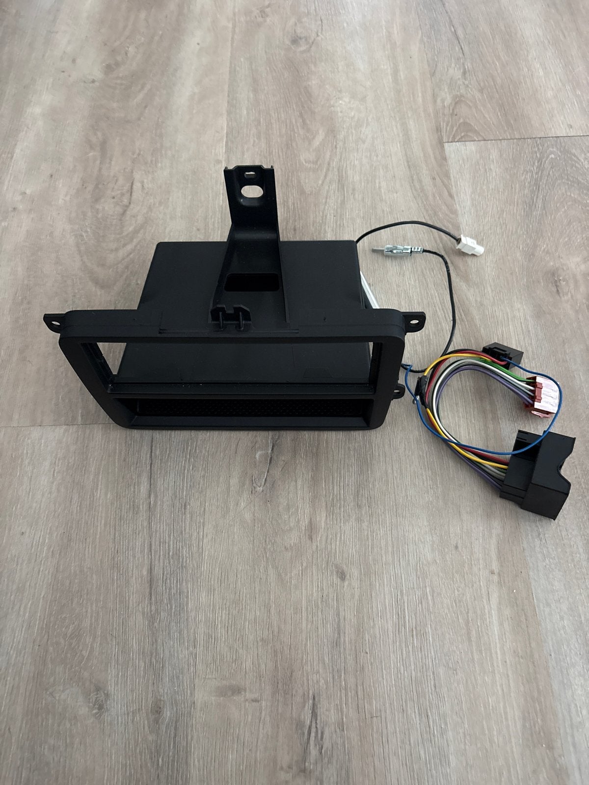 Autoradio inbouwframe met kabelboom voor VW, Skoda, Ophalen of Verzenden, Gebruikt