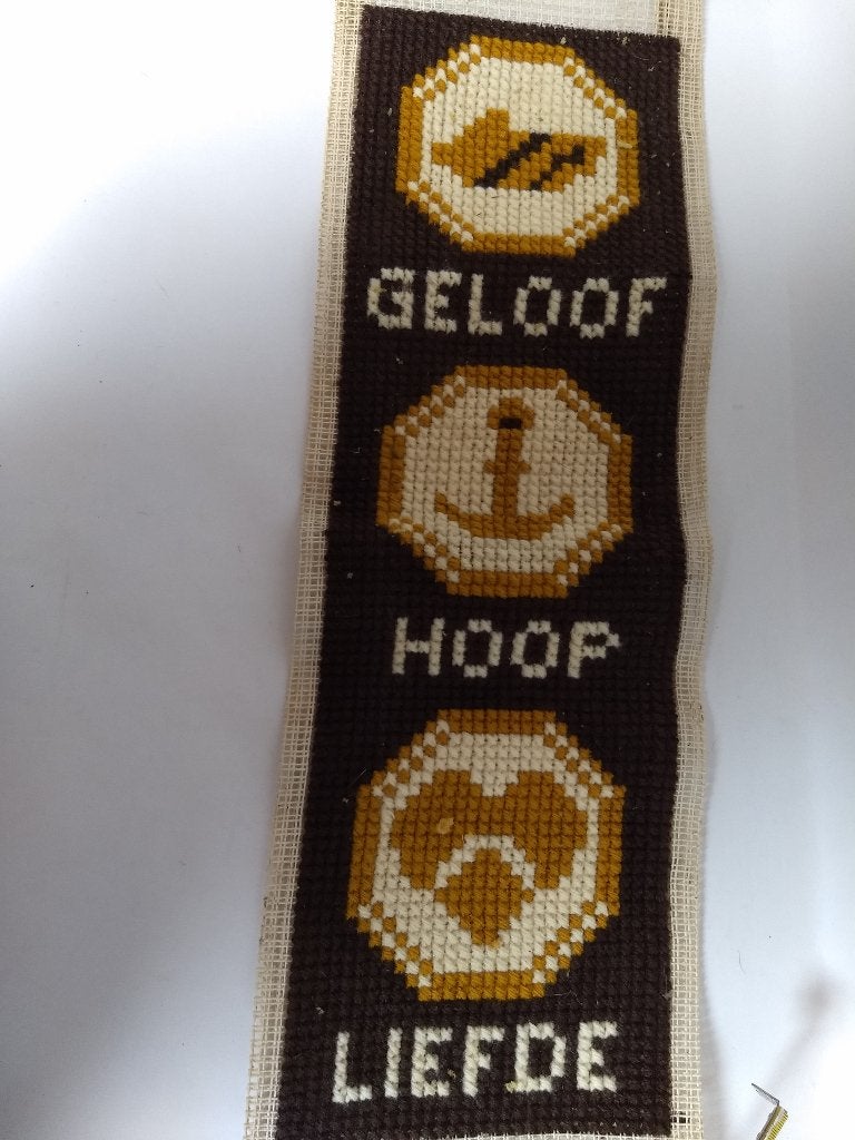 vintage geknoopt/boruurwerk geloof hoop en liefde  57 cm, Hobby en Vrije tijd, Borduren en Borduurmachines, Ophalen, Gebruikt