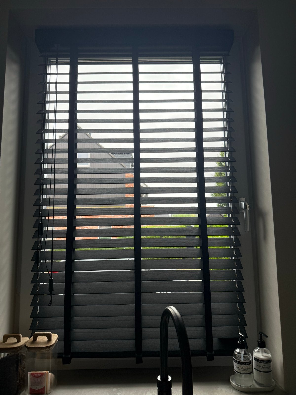 Zwarte Bamboe Houten Jaloezie - Stijlvolle Raambekleding, Ophalen, Jaloezie, Zwart, Bamboe
