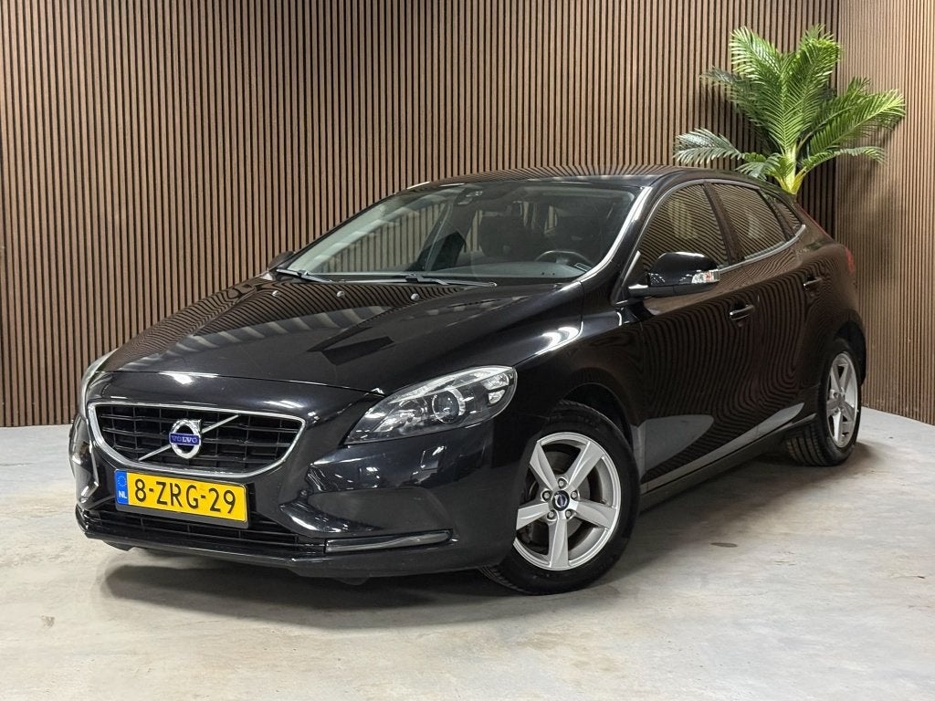 Volvo V40 1.6 T2 Summum (bj 2013), Auto's, Volvo, Voorwielaandrijving, Gebruikt, 4 cilinders, Zwart