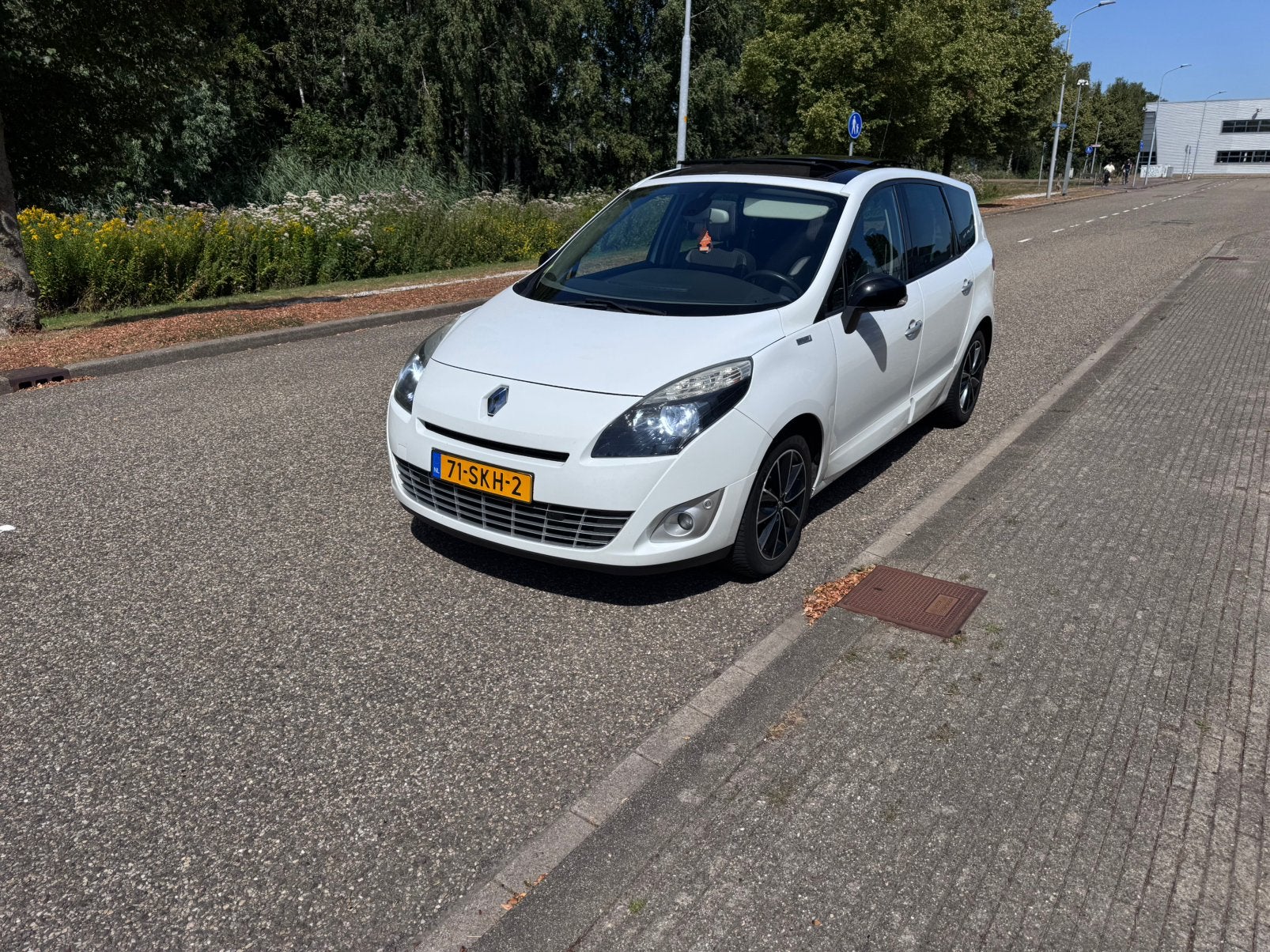 Renault Grand Scenic 1.5 DCI 81KW AUT 7P 2011 Wit, Auto's, 4 cilinders, Wit, Origineel Nederlands, Diesel