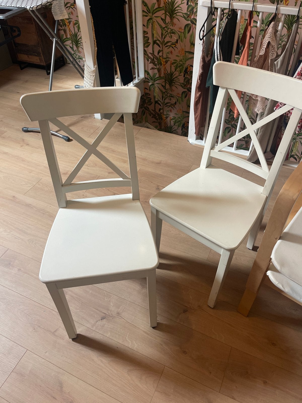 Twee stoelen gratis af te halen, Ophalen, Gebruikt, Twee, Wit