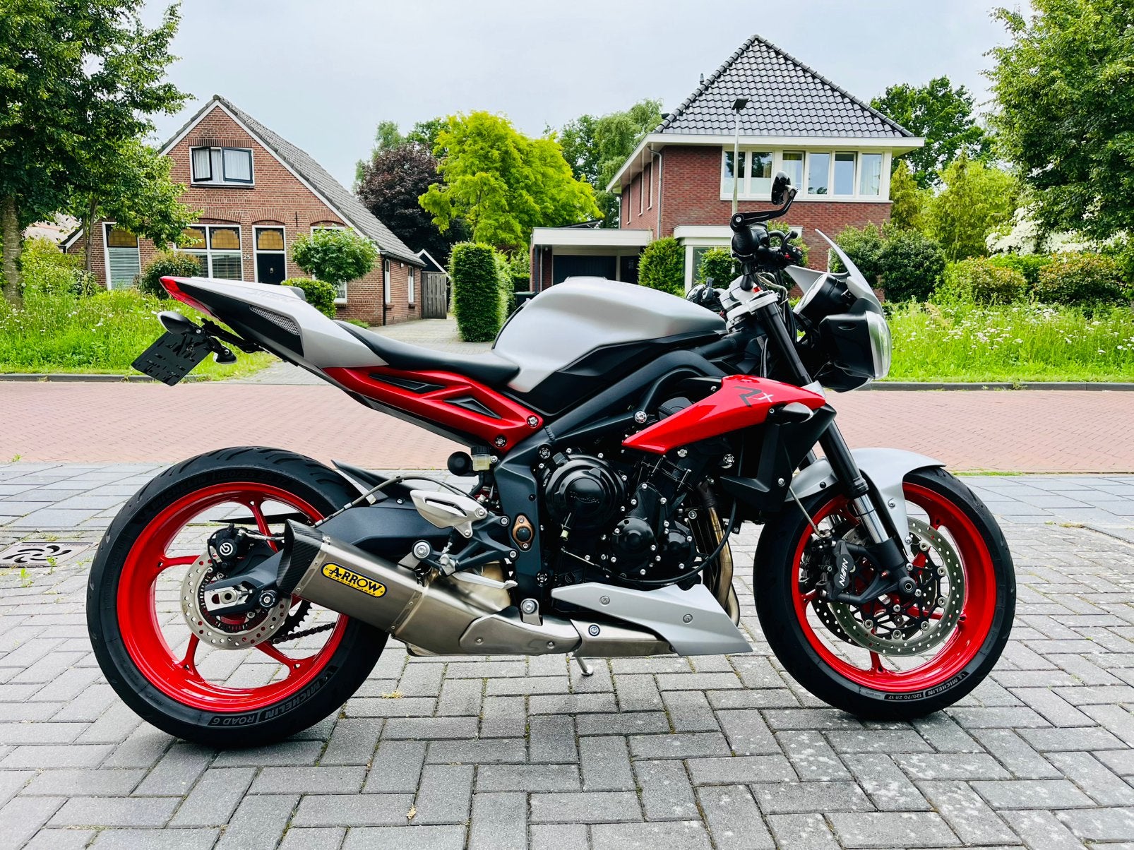 Triumph Street Triple RX ARROW fabrieksnieuw slechts 7546km!, Motoren, 675 cc, Sportuitlaat, Motorrijbewijs A, Gebruikt