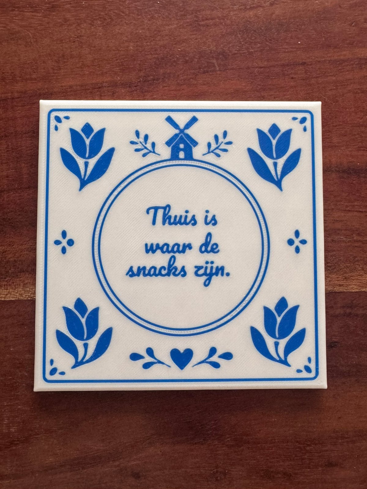 Delfts blauw tegeltje 12x12 cm –Thuis is waar de snacks zijn, Ophalen of Verzenden