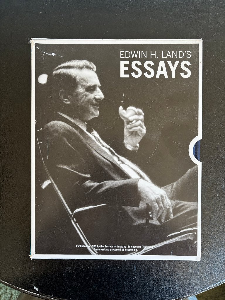 Edwin H. Land - Essays - 1993 - Uitvinder Polaroidcamera, Gelezen, Camera's, Ophalen of Verzenden, Edwin H. Land