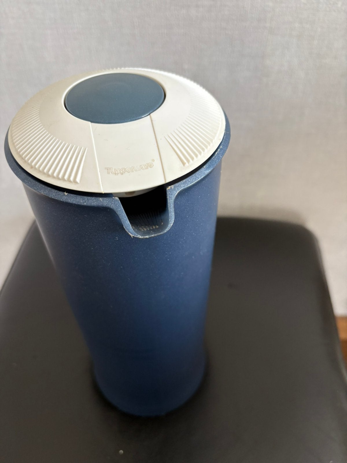Tupperware thermoskan, Huis en Inrichting, Keuken | Tupperware, Ophalen, Gebruikt, Beker of Kan