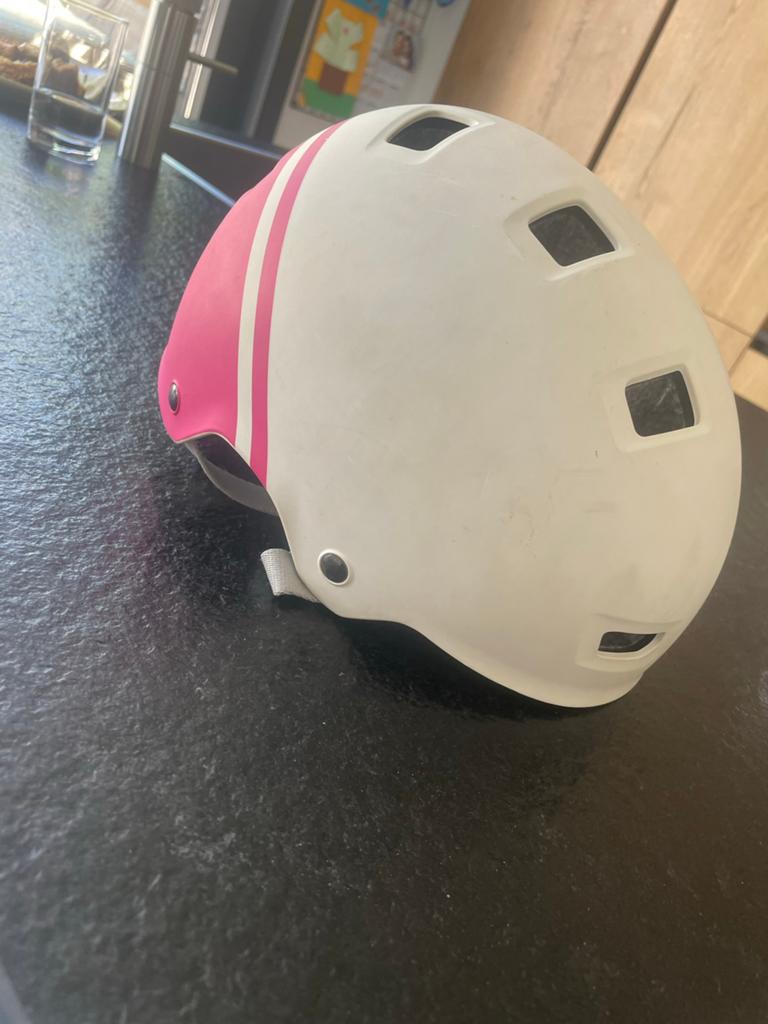 B twin helm, Fietsen en Brommers, Fietsaccessoires | Fietshelmen, Zo goed als nieuw, Ophalen of Verzenden