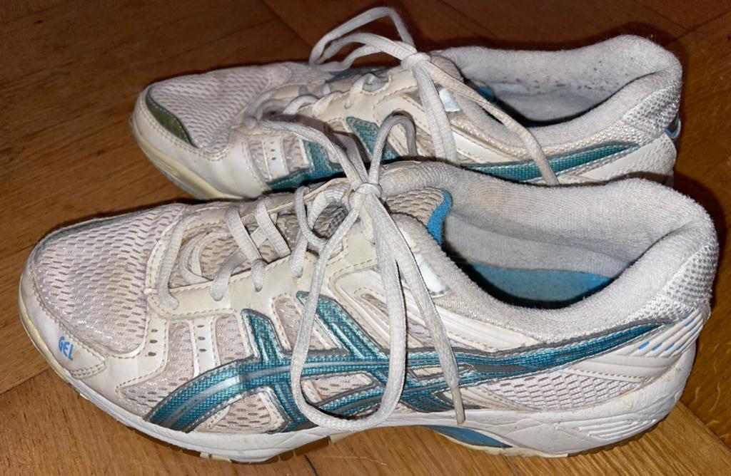 Asics gel wit blauw hardloopschoenen running schoenen 39, Sport en Fitness, Loopsport en Atletiek, Ophalen of Verzenden, Zo goed als nieuw