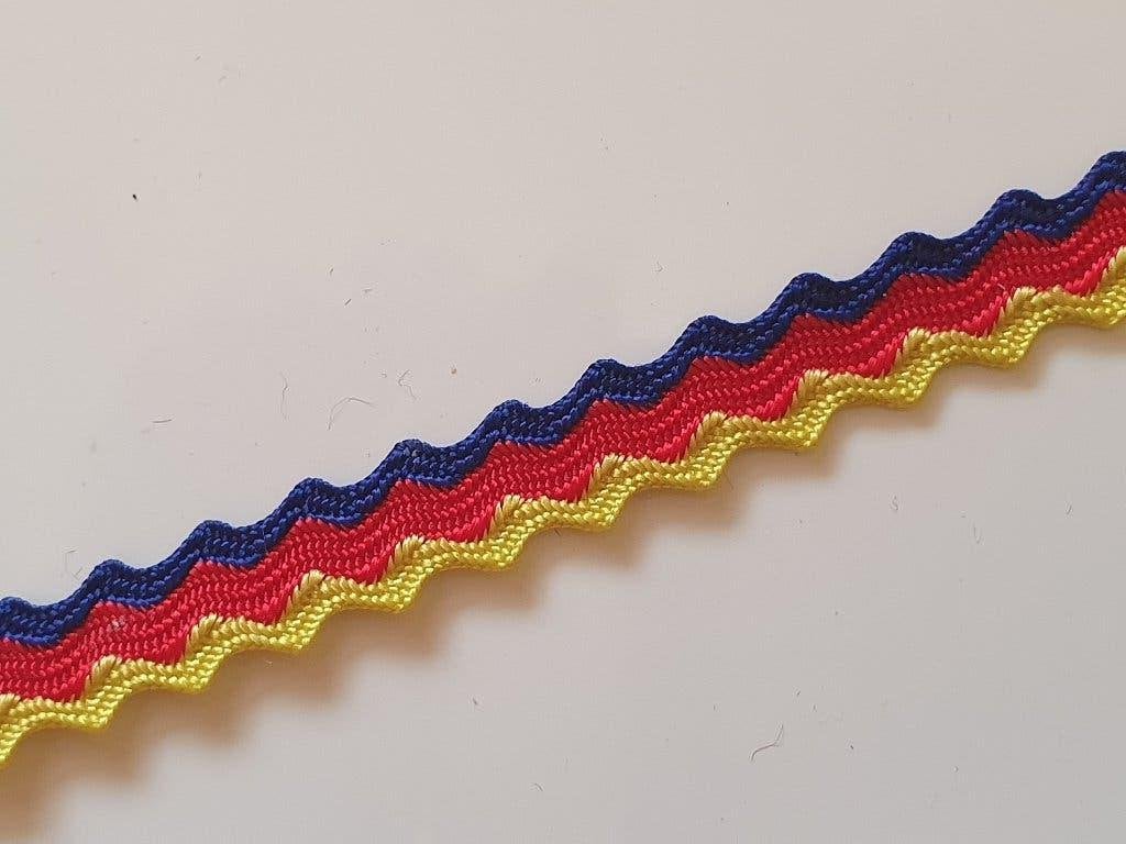 Galon / zigzag band 7mm - blauw rood geel #2493, Hobby en Vrije tijd, Naaien en Fournituren, Ophalen of Verzenden, Nieuw, Lint, Band of Elastiek
